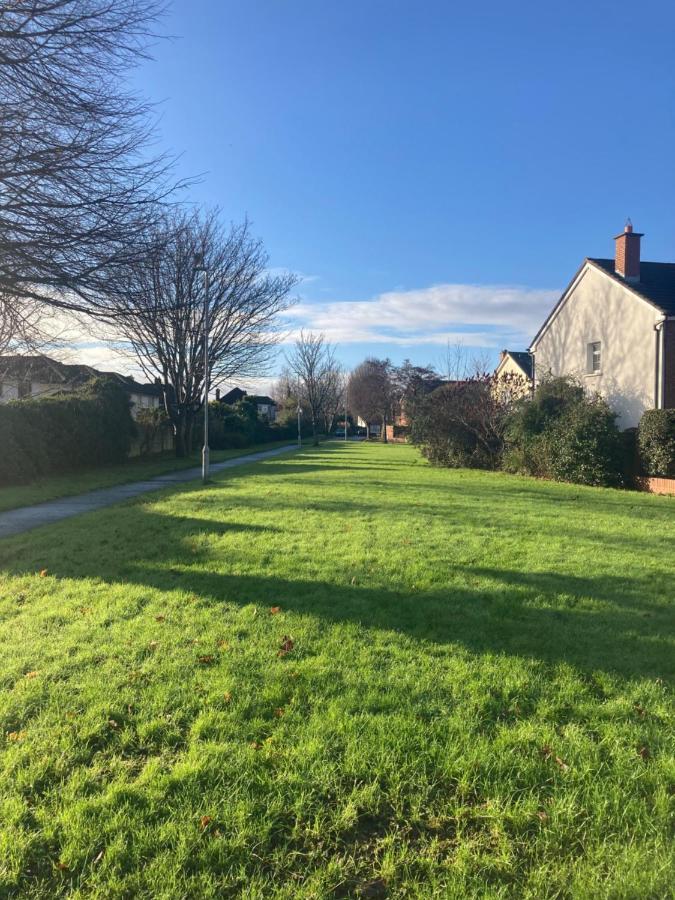 Entire Terraced Two Story Redbrick House With Parking In Secluded Cul De Sac Villa Dublin Kültér fotó