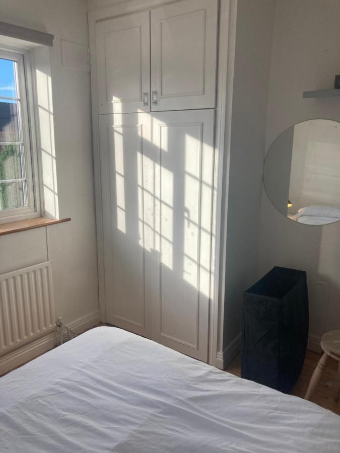 Entire Terraced Two Story Redbrick House With Parking In Secluded Cul De Sac Villa Dublin Kültér fotó